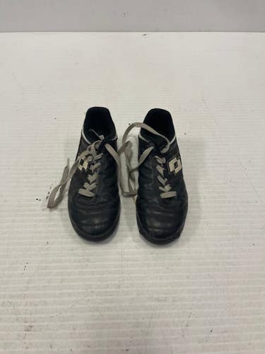 Used Junior 03 Indoor Soccer Turf Shoes 11860-s000270476