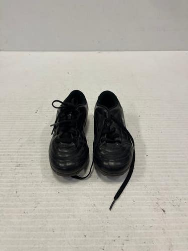Used Champion Junior 02.5 Cleat Soccer Outdoor Cleats 11860-s000271038