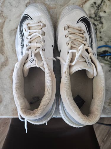 White Men's Size M 14.0 (W 15.0) Adult Nike Low Top Turf Cleats (Used)