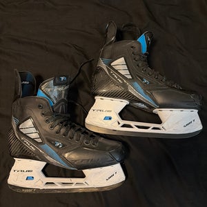 2021 True TF9 Hockey Skates Regular Width 8 (Used)