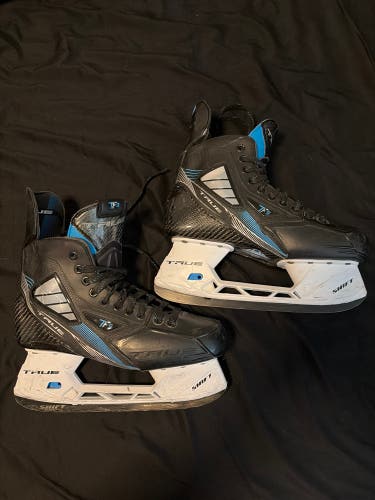 2021 True TF9 Hockey Skates Regular Width 8 (Used)