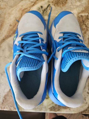 Men's Size M 9.0 (W 10.0) Under Armour Shoes (Used)