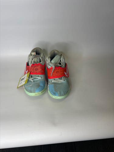 Used Nike Youth 07.5 Basketball Shoes 11850-s000010920