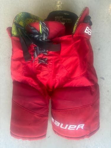 Men's Junior Small Bauer HP Perf Hockey Pants (Used)