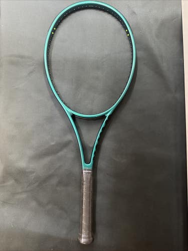 Wilson Pro Stock H22 blade 16x19 Grip Size 4 3/8