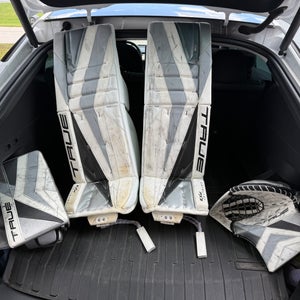 35 + 1.5" True Catalyst Px3 Regular Goalie Full Set (Used)