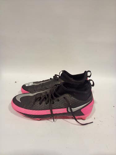Used Nike Junior 04.5 Cleat Soccer Outdoor Cleats 11847-s000017684
