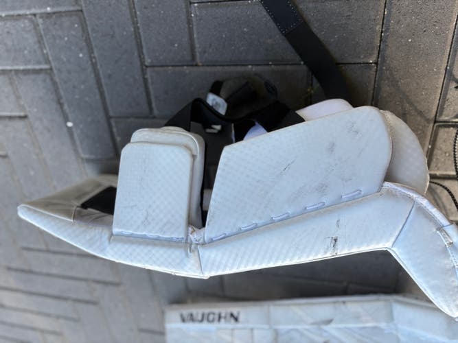 28" 2024 Vaughn Velocity Goalie Leg Pads (Used)