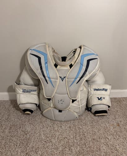 Medium Vaughn V6 2200 Pro Goalie Chest Protector (Used)