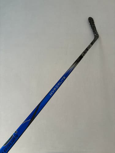 Used 77 Flex P92M Senior Bauer Vapor Hyperlite 2 Left Hand Pro Stock Hockey Stick - Blue