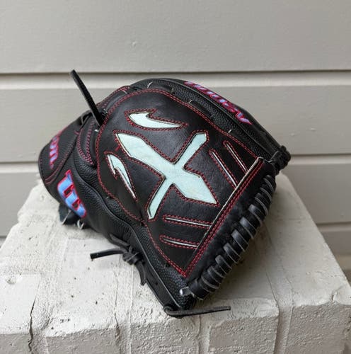2025 Wilson A2000 RH Pitcher's Baseball Glove 12" (Used)