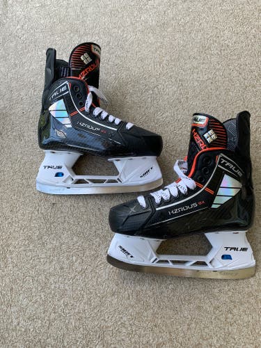 Like New True HZRDUS 9x Hockey Skates Regular Width Size 3 (Used)