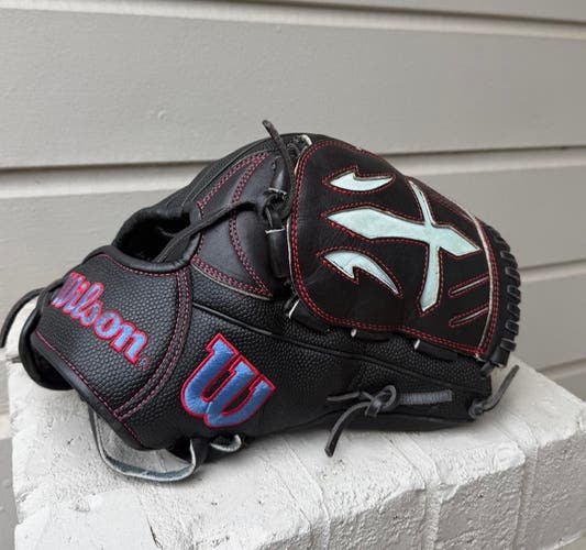 2025 Wilson A2000 RH Pitcher's Baseball Glove 12" (Used)