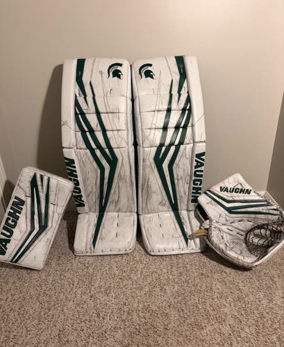 Michigan State Spartans 35" Vaughn V10 Pro Carbon Custom Regular Goalie Full Set Pro Stock (Used)