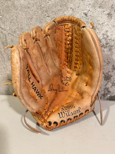 Vintage Wilson Ball Hawk A2616 Doug Rader Baseball Glove Grip-Tite Pocket RHT