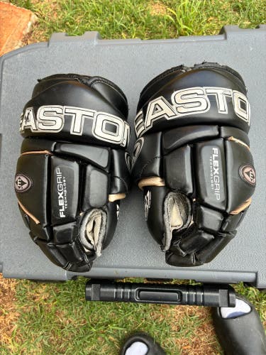 Easton Ultra Lite Gloves 14" (Used)