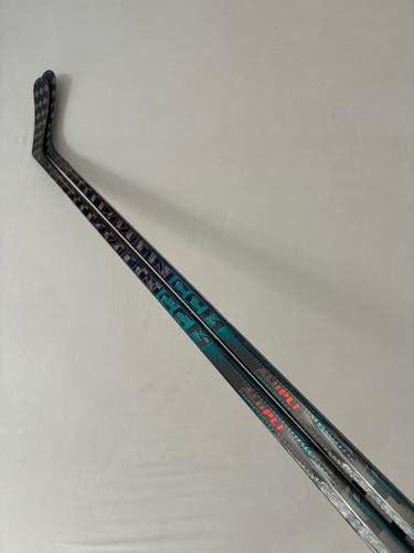 *2 Pack* of New 95 Flex P28 Senior CCM Vizion Right Hand Pro Stock Hockey Sticks