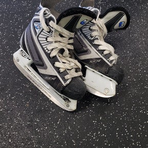 Used Ccm U07 Junior Hockey Skate Junior 02 11849-s000012574