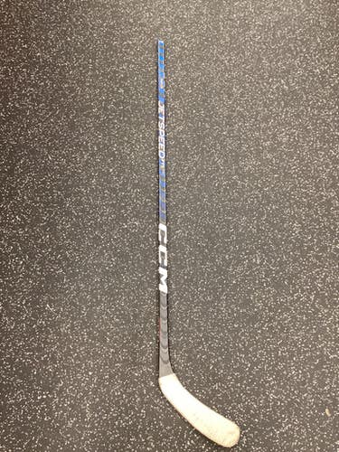 Used Ccm Jetspeed Ft5 Pro 100 Flex Pattern P92 Senior One Piece Sticks 11851-s000017480