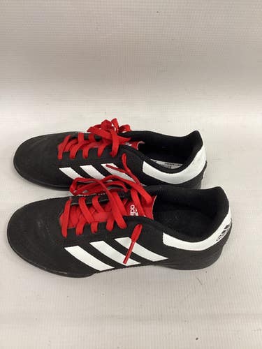 Used Adidas Junior 02.5 Indoor Soccer Turf Shoes 11851-s000017034