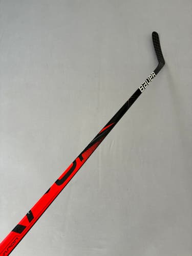 New 82 Flex P88M Senior Bauer Vapor League Left Hand Pro Stock Hockey Stick