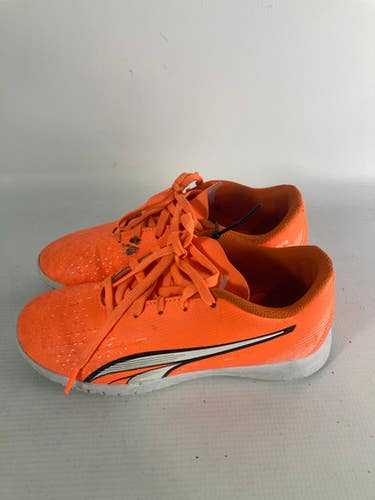 Used Puma Youth 13.5 Indoor Soccer Indoor Cleats 11834-s000024844