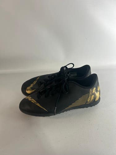Used Nike Senior 5 Indoor Soccer Indoor Cleats 11834-s000019148