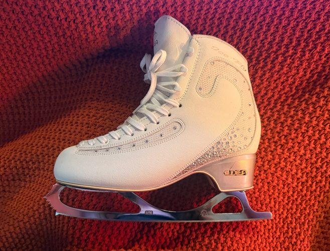 Bedazzled EDEA Ice Flys W/ Coronation Ace Lite Blades. EDEA SIZE 265.