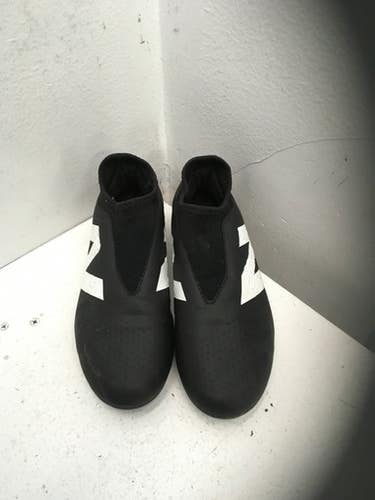 Used New Balance Tekela Soccer Cleats Black Junior 04.5 11443-s000191493