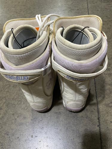 Used Thirtytwo Nova Snowboard Boots Womens Snowboard Boots White Senior 8.5 11605-s000194248