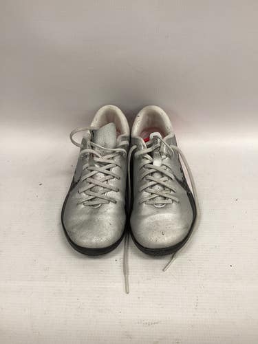 Used Nike Soccer Indoor Shoes Grey Junior 03.5 11851-s000027980