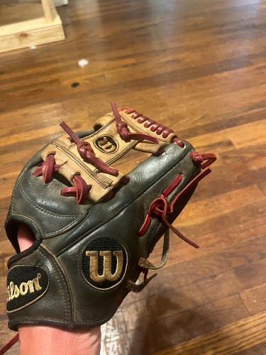 Wilson A2000 RH Infield Baseball Glove 11.75" (Used)