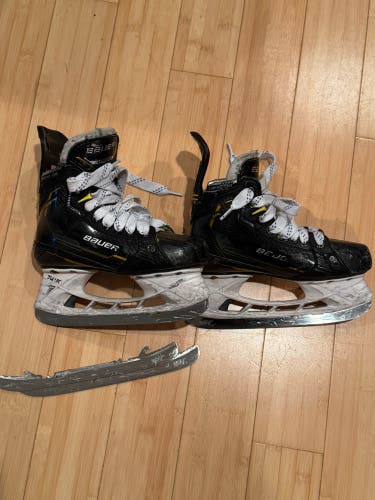 2024 Bauer Supreme M5 Pro with extra set of 
Blade Tech Blades   
(Used)