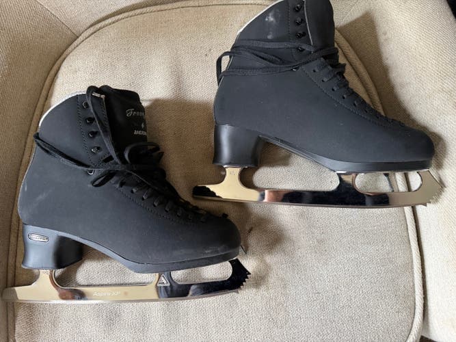 Jackson Mens Freestyle Figure Skates B Adult 7.5 (Used)