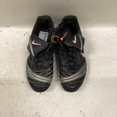 Used Nike Soccer Cleats Black And Pink Junior 04 11725-s000480966