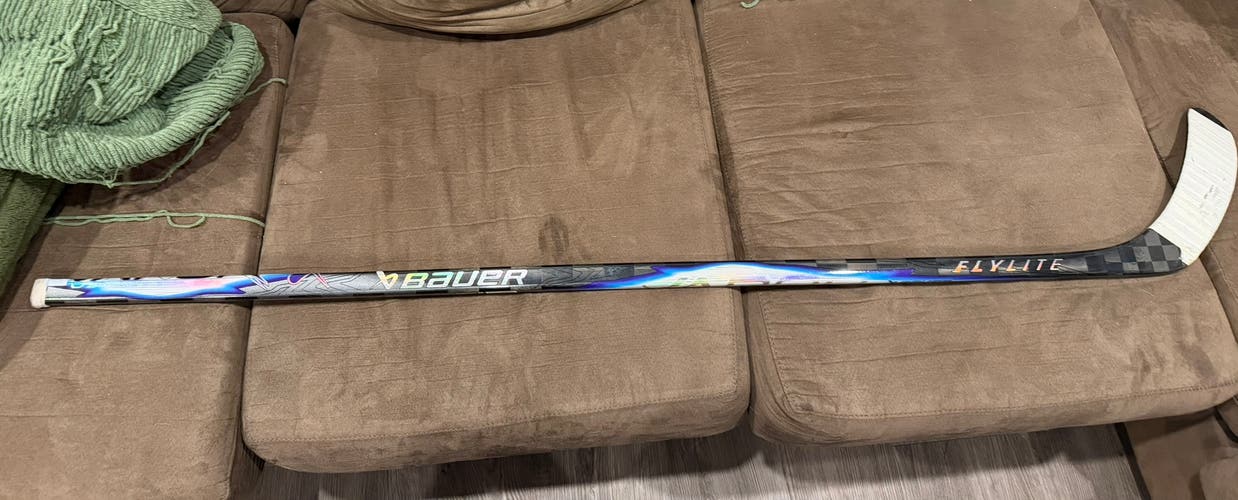 Senior Bauer Vapor Flylite Right Handed Hockey Stick P92 65 Flex (New)