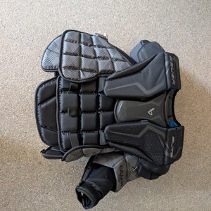 Medium Bauer Elite Goalie Chest Protector (Used)