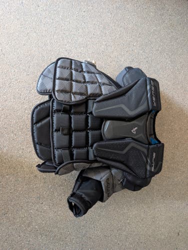 Medium Bauer Elite Goalie Chest Protector (Used)