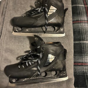 True One Piece Hockey Goalie Skates Regular Width Pro Stock 9 (Used)