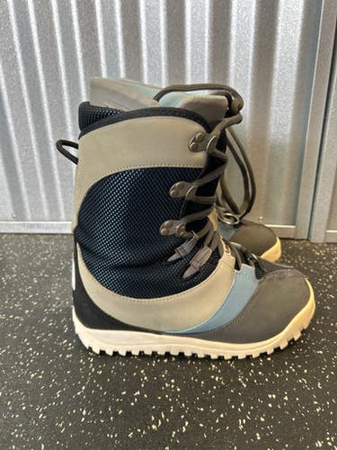 Used Burton Glide Senior 7 Women's Snowboard Boots 11868-s000053313