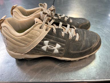 Used Under Armour Leadoff Junior 05.5 Baseball And Softball Cleats 11868-s000055992