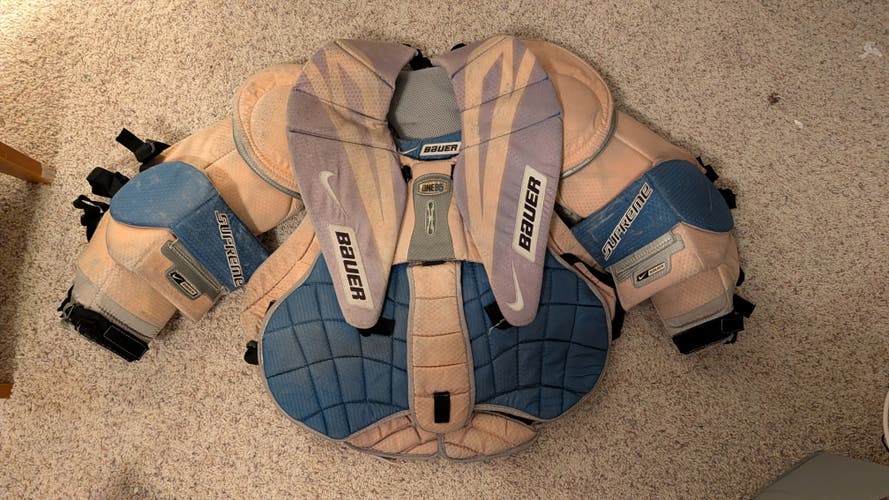 Large/Extra Large 2008 Bauer Supreme One95 Goalie Chest Protector (Used)