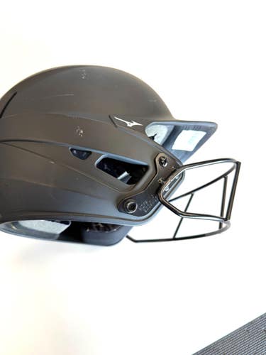 Used Mizuno 6 3/4 - 7 3/8 Batting Helmet w/Mask Black One Size 11860-S000311302