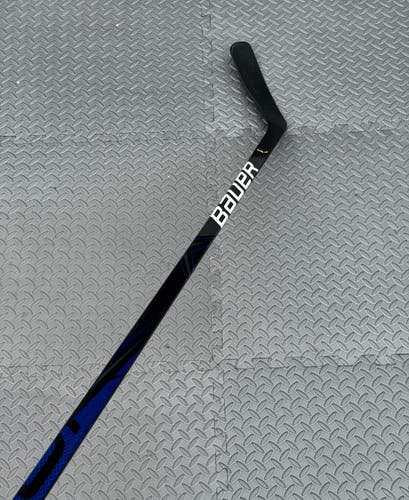 Senior Bauer Vapor Flylite Left Hand Hockey Stick Toe Pattern 95 Flex (New)