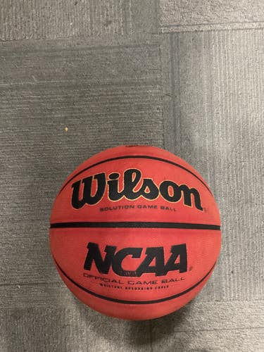 Used Wilson SOLUTION NCAA GAME BALL Basketball Adult Indoor 29 1/2" 11614-S000239248