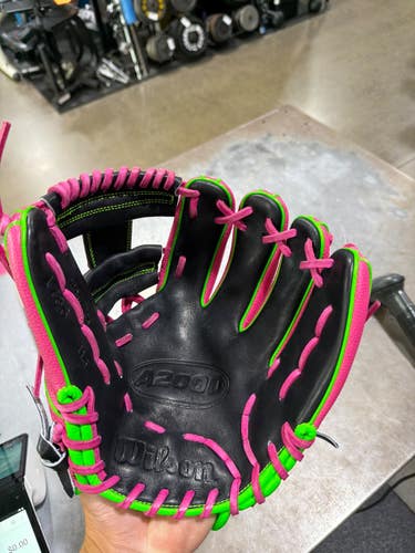 Used Wilson A2000 BB/SB Glove RH Throw Pink 11 1/2" 11605-S000222386