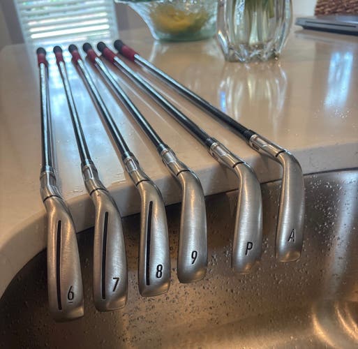 Taylormade stealth 2 irons and QI10 3 wood both USED