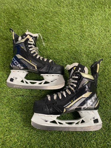CCM Tacks AS-590 Hockey Skates | Intermediate Size 5 (Regular)