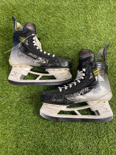 Bauer Vapor Hyperlite 2 Hockey Skates | Senior Size 8.5 (Fit 1)