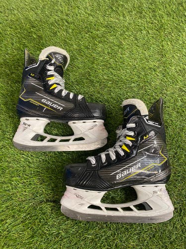 Bauer Supreme M40 Hockey Skates | Junior Size 1.5 (Regular)